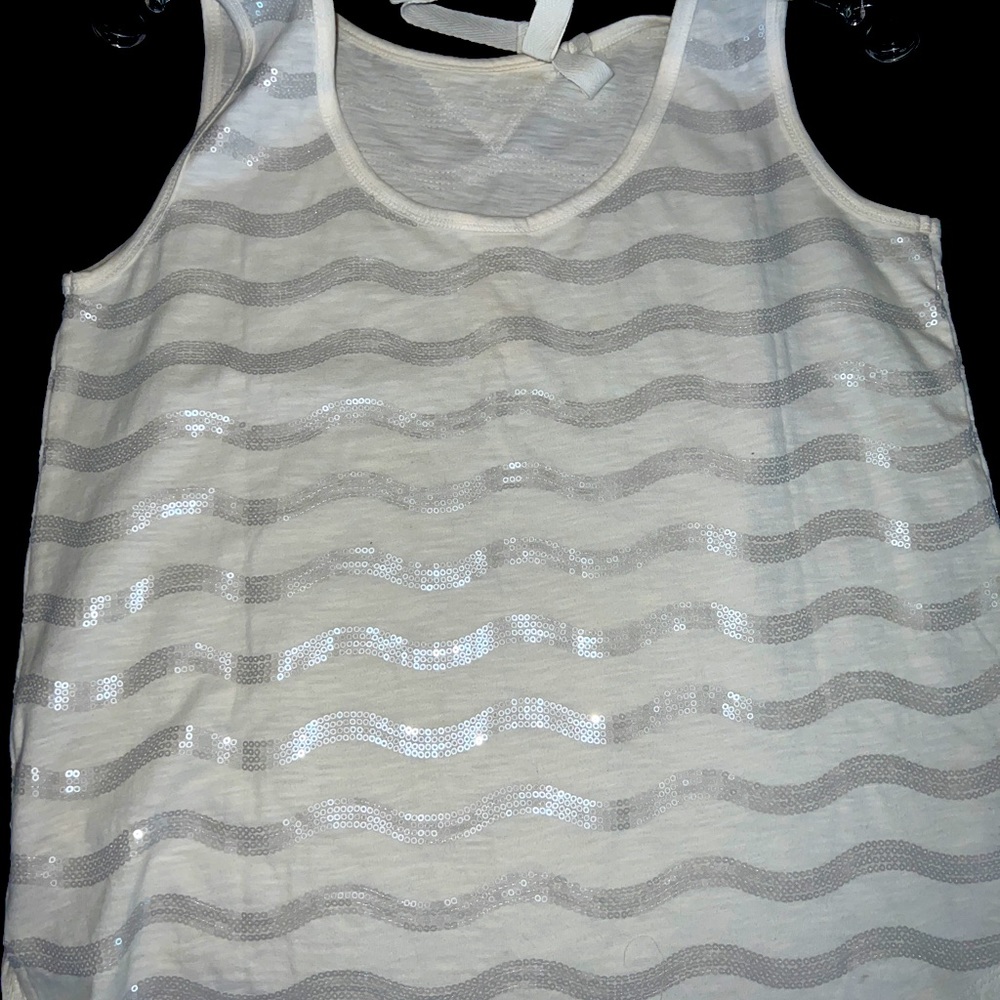 Anthropology off white sequins top size S, new with out tags..ties in the back